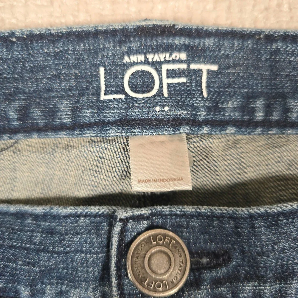 Ann Taylor LOFT Women 6 Boyfriend Jeans Blue Medium Wash Distressed Straight Leg
